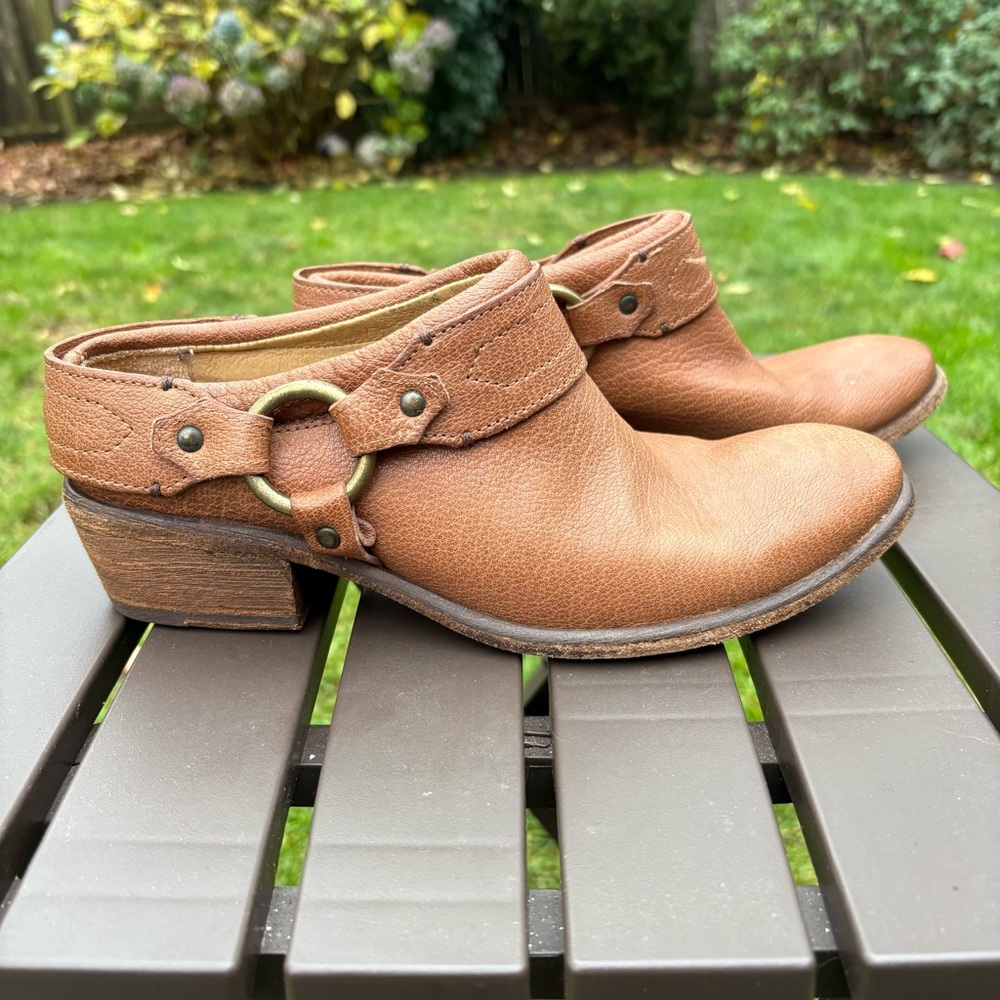 Frye Carson Belted Harness Mules Brown Leather Moto Clog Women’s 9
